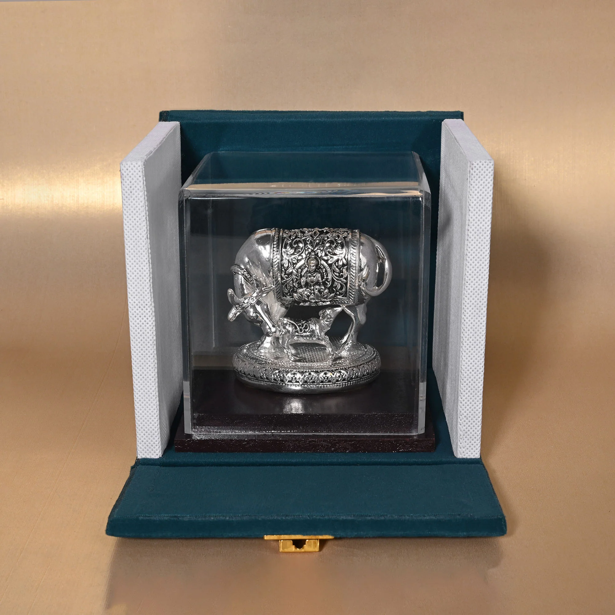 999 Silver Kamdhenu Intricate Carvings Idol - Image 4