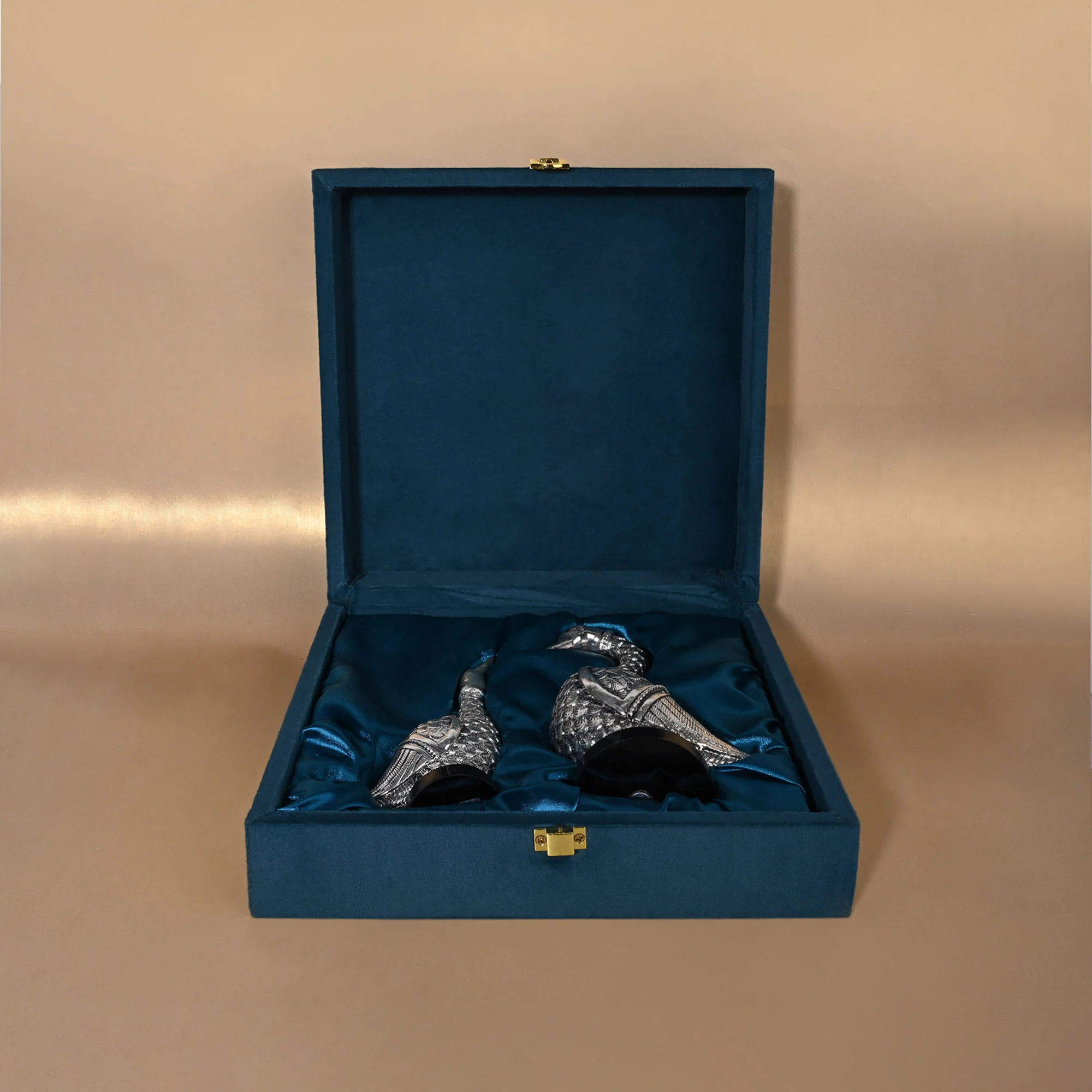 999 Silver Swan Pair Gift Box - Image 3