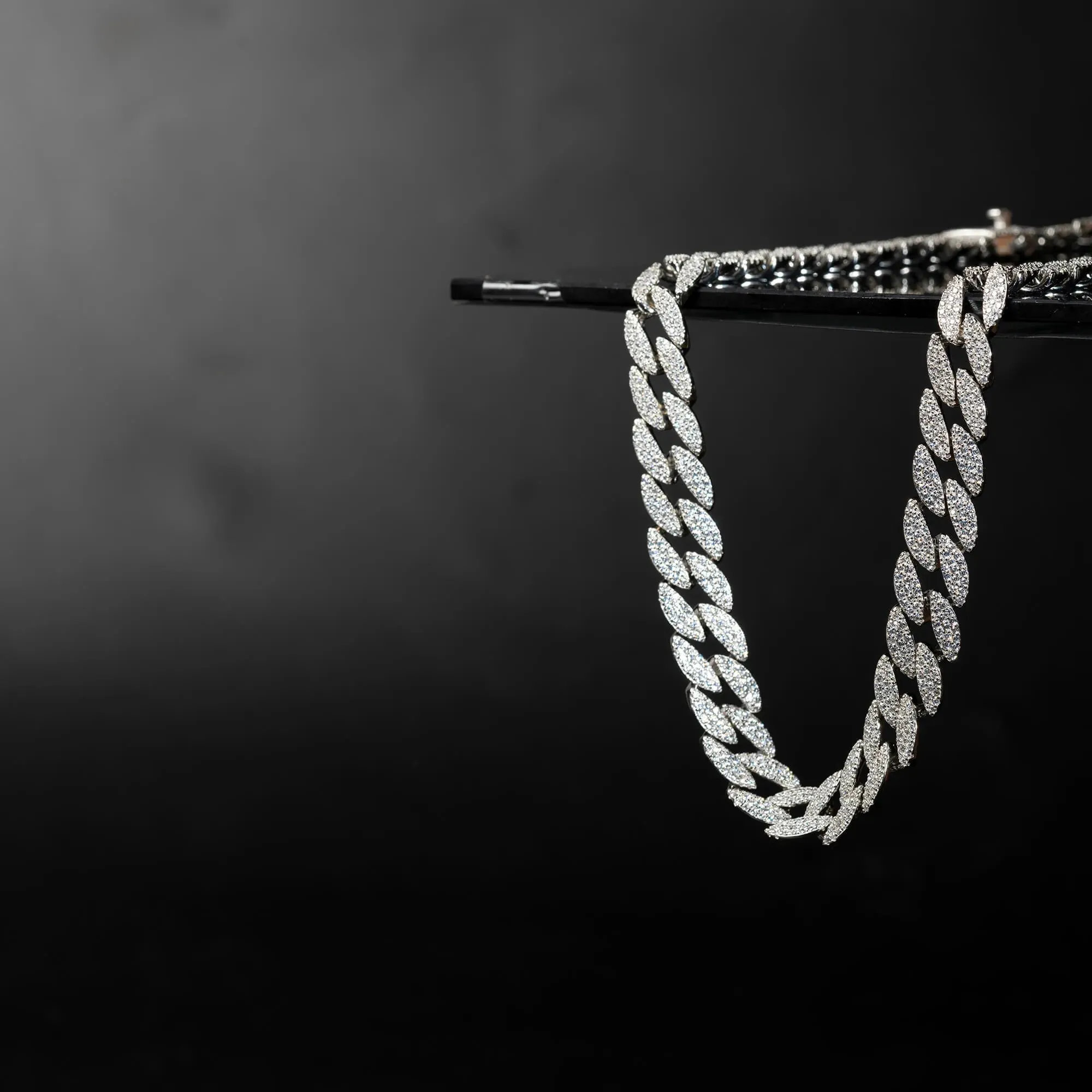 Radiant Links Chain - Image 3